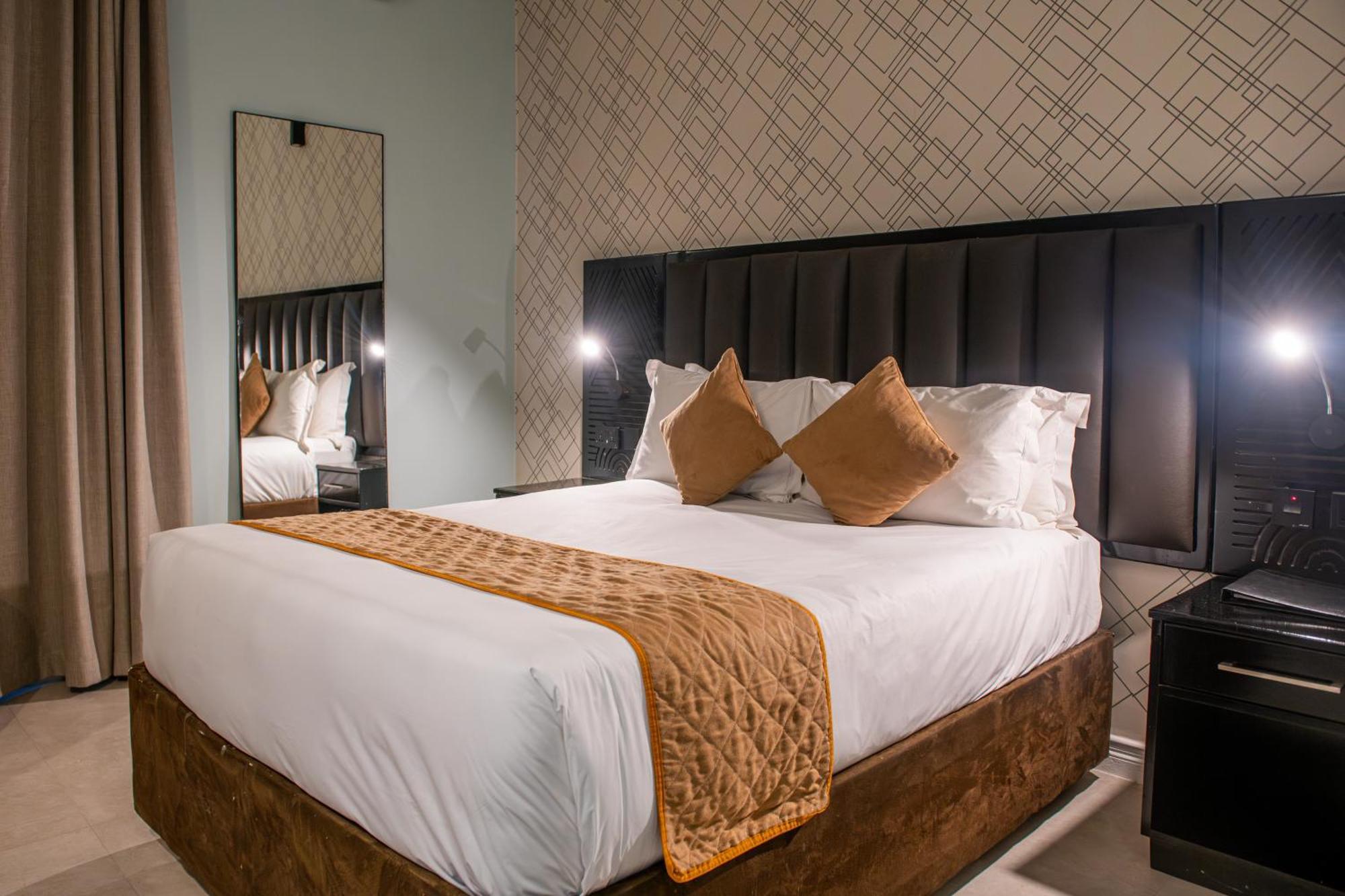 New Ambassador Hotel Χαράρε Εξωτερικό φωτογραφία