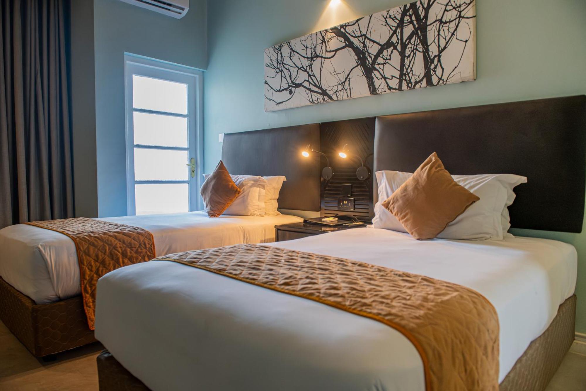 New Ambassador Hotel Χαράρε Εξωτερικό φωτογραφία