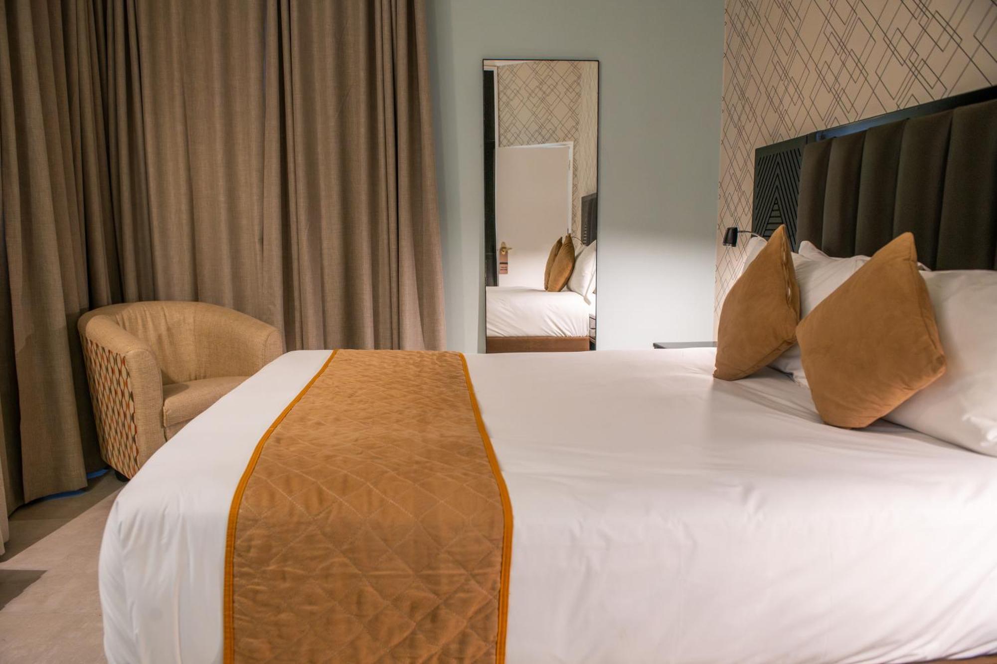 New Ambassador Hotel Χαράρε Εξωτερικό φωτογραφία