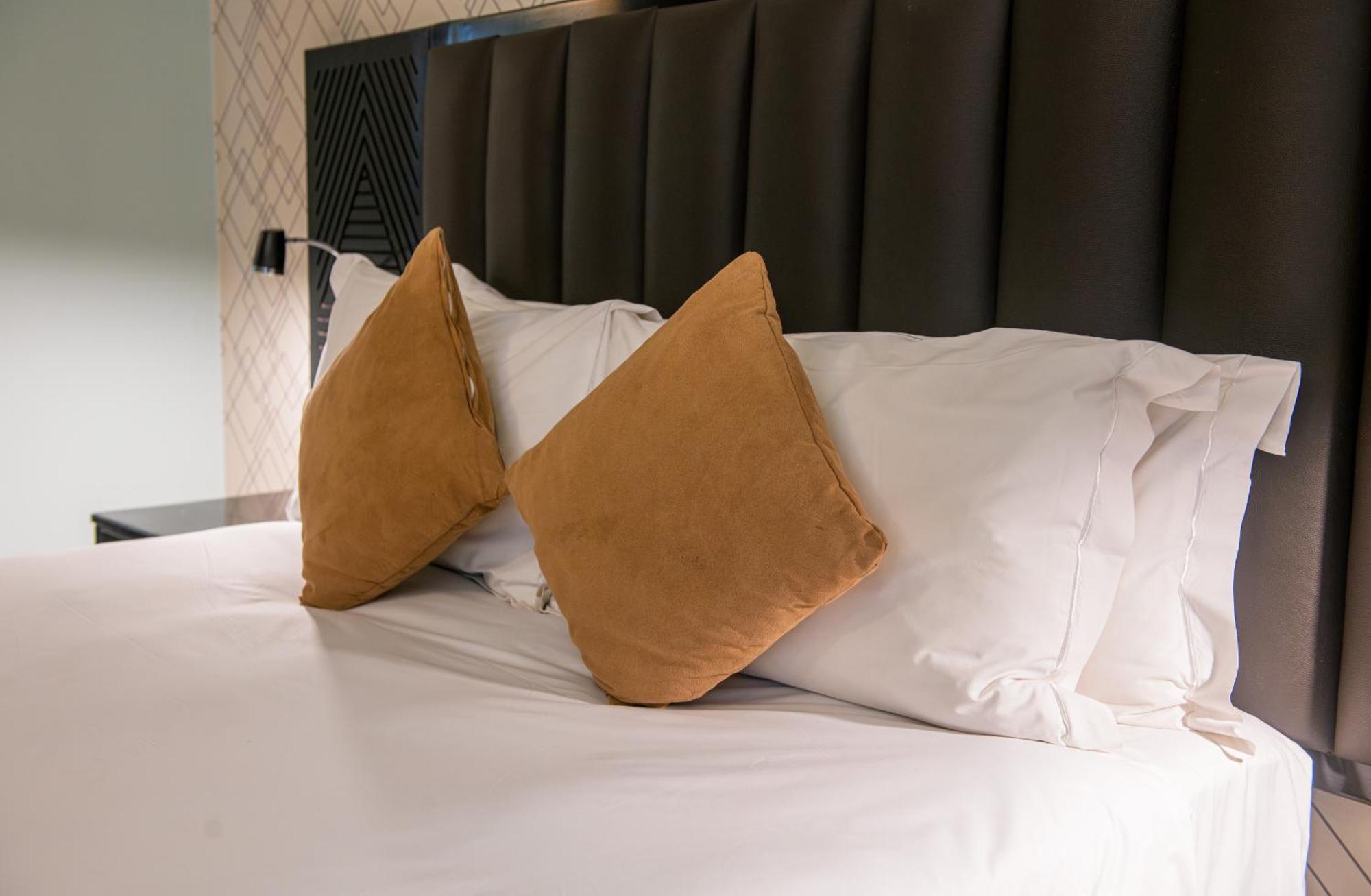 New Ambassador Hotel Χαράρε Εξωτερικό φωτογραφία