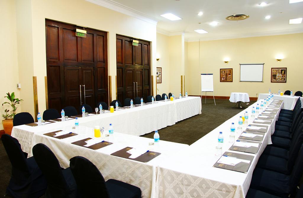 New Ambassador Hotel Χαράρε Εξωτερικό φωτογραφία